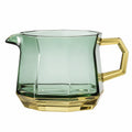 Moderner Glaskrug in Grün und Gold mit ergonomischem Griff